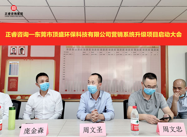 總經(jīng)理周文圣（左）、副總經(jīng)理周文忠（右）