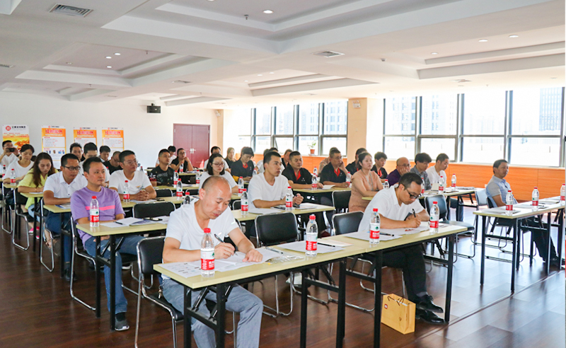 熱烈祝賀正?！吨圃煨推髽I(yè)生產(chǎn)運作管理》專題公益講座在溫州成功舉辦