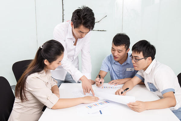 設(shè)計(jì)合理激勵(lì)機(jī)制，激發(fā)員工工作積極性和創(chuàng)新精神