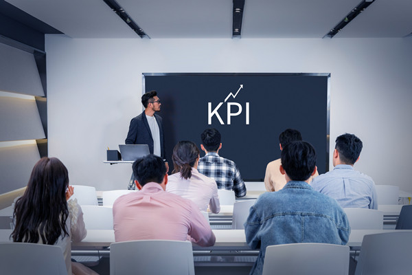 薪酬調(diào)整策略：依據(jù)市場變化，靈活調(diào)整薪酬體系