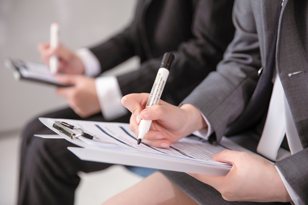 組織規(guī)劃咨詢：協(xié)助企業(yè)建立高效團(tuán)隊(duì)，提升員工素質(zhì)