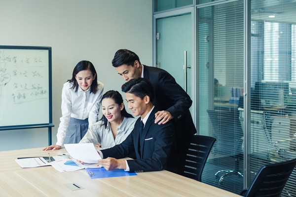 績效管理：應對變革挑戰(zhàn)，推動組織變革成功