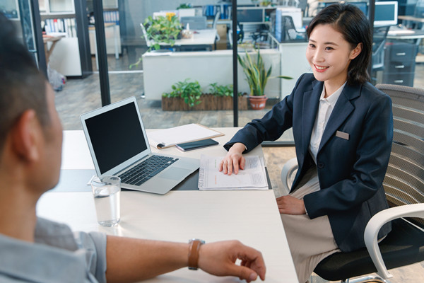 以客戶為中心的績(jī)效管理：關(guān)注客戶需求，提升客戶滿意度