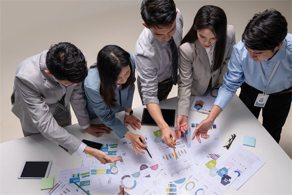 制定精準(zhǔn)經(jīng)營計(jì)劃，引領(lǐng)企業(yè)穩(wěn)健發(fā)展，實(shí)現(xiàn)長遠(yuǎn)目標(biāo)