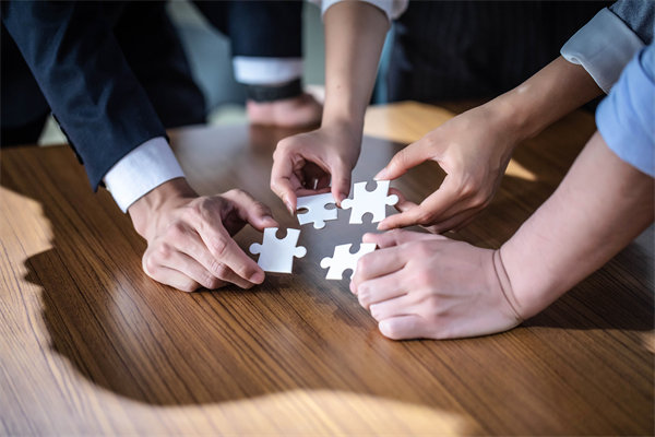 聚焦年度經(jīng)營計(jì)劃實(shí)施，強(qiáng)化內(nèi)部管理，提升運(yùn)營效率