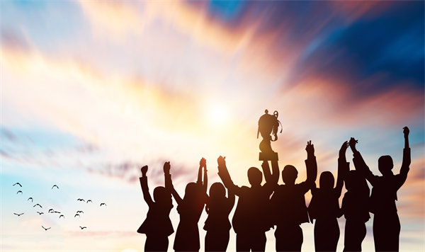 領(lǐng)導(dǎo)力發(fā)展與績效管理：培養(yǎng)領(lǐng)導(dǎo)力，推動(dòng)組織成功