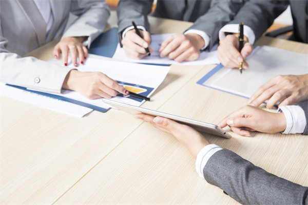 戰(zhàn)略咨詢，洞察行業(yè)先機(jī)，引領(lǐng)企業(yè)跨越式發(fā)展