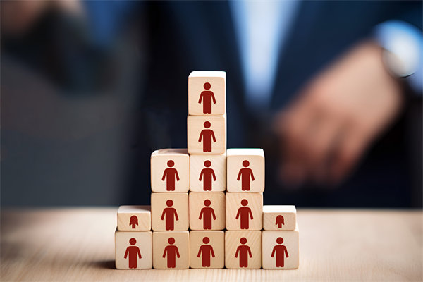 企業(yè)的發(fā)展戰(zhàn)略不僅僅是老板一個人的問題，還有誰？