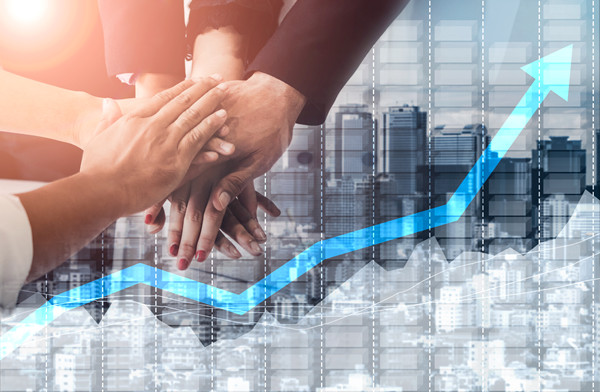 績效管理中，如何有效溝通反饋以促進(jìn)員工成長？