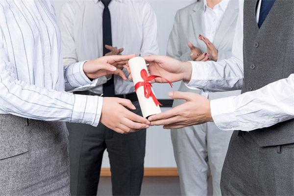 員工福利多樣化趨勢(shì)：哪些非貨幣激勵(lì)可提高滿(mǎn)意度？