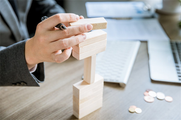 集團(tuán)管控如何平衡創(chuàng)新與穩(wěn)定，推動(dòng)可持續(xù)發(fā)展？