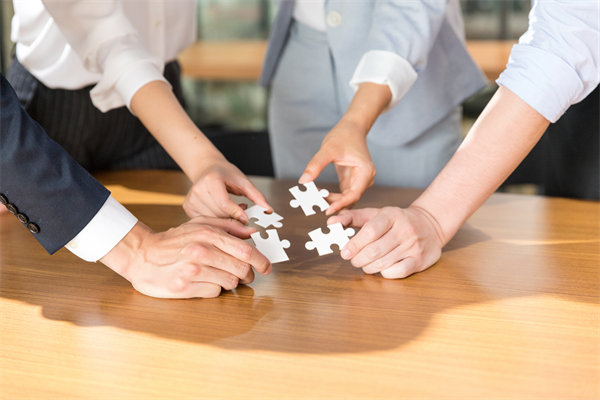 如何構(gòu)建全面的預(yù)算監(jiān)控體系，及時(shí)發(fā)現(xiàn)并糾正偏差？