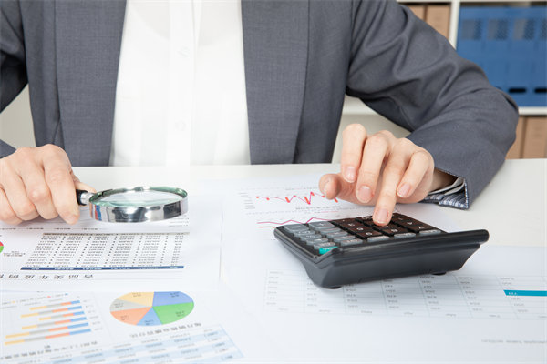 預(yù)算執(zhí)行中，如何實(shí)時(shí)跟蹤進(jìn)度并識(shí)別潛在偏差？