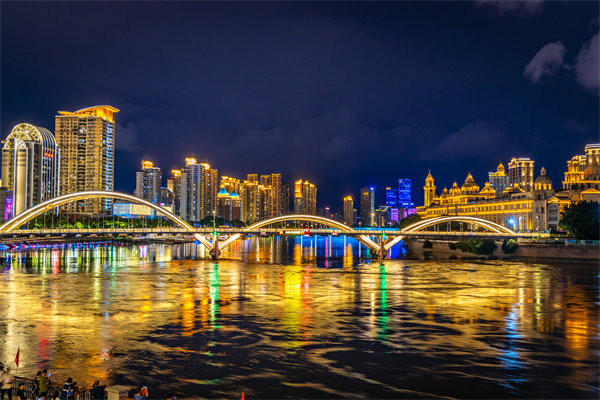 管理咨詢?nèi)绾沃ΩＶ葜行∑髽I(yè)突破發(fā)展瓶頸？