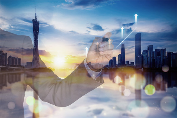 在薪酬體系設計時，應如何考慮行業(yè)標準和市場變化？