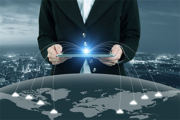 跨國企業(yè)如何管理文化差異以實現(xiàn)全球戰(zhàn)略協(xié)同？