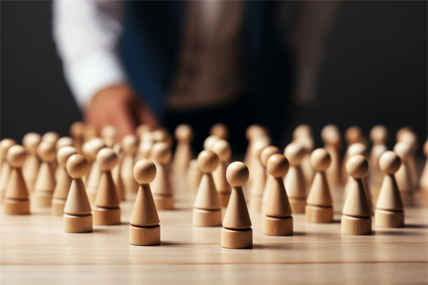 資源分配時，組織規(guī)劃如何平衡各部門需求與整體目標(biāo)？