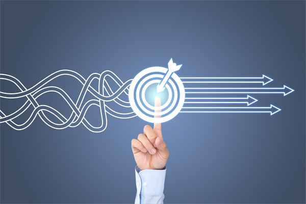 如何進行中期評估，及時調整年度經(jīng)營計劃方向？