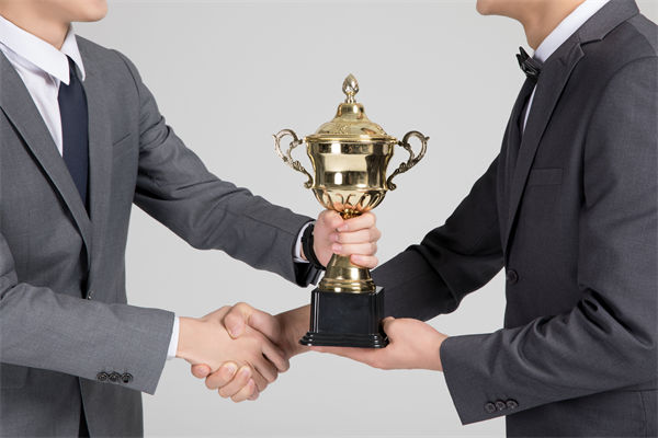 在薪酬談判中，如何把握員工的心理預(yù)期和企業(yè)底線？