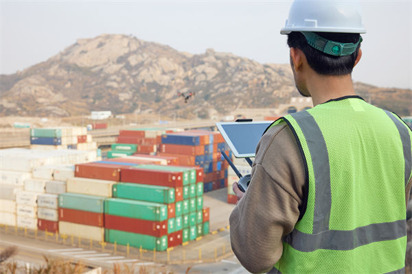 供應(yīng)鏈管理中，如何確保供應(yīng)鏈透明度與安全性？