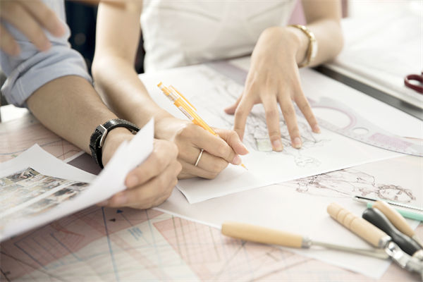 個性化定制需求，制造業(yè)如何快速響應(yīng)并優(yōu)化生產(chǎn)流程？