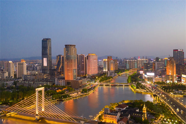 寧波戰(zhàn)略咨詢公司如何為企業(yè)定制長遠(yuǎn)發(fā)展規(guī)劃？