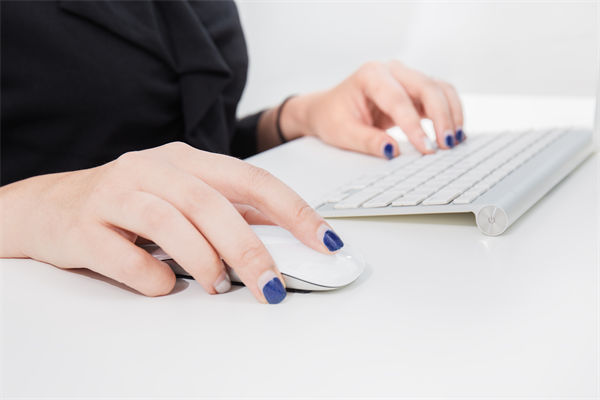 女子工資4600每天花近百元通勤上班，人力資源怎么看？