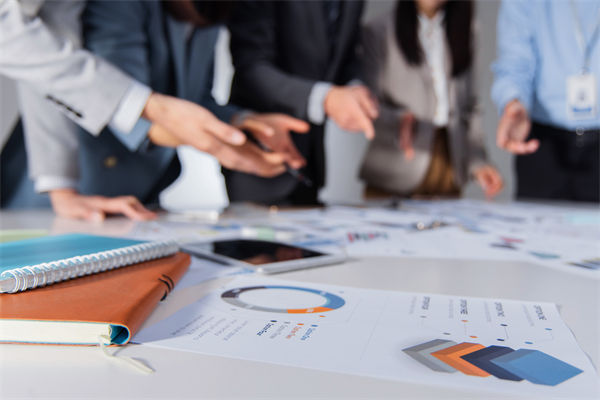 績效溝通形同虛設(shè)，績效咨詢?nèi)绾未罱ㄌ拐\交流橋梁？