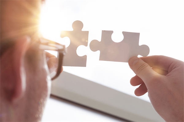 并購(gòu)三年文化仍割裂，融合策略忽視了哪些隱性沖突？