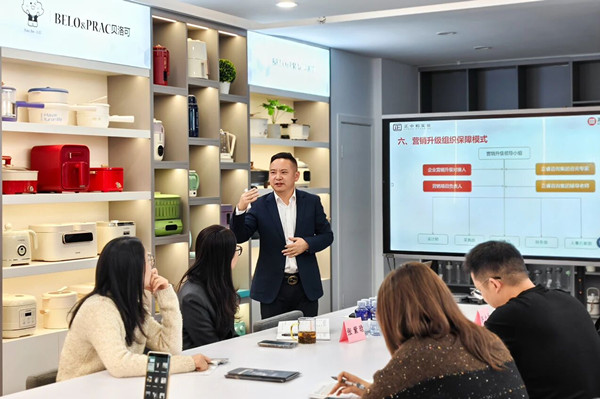 正睿營銷事業(yè)部總經(jīng)理李國平老師致辭